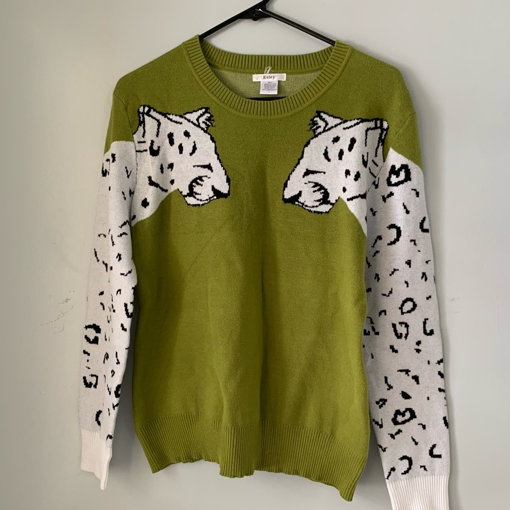 Esley green snow leopard sweater size large with leopard sleeves in EUC